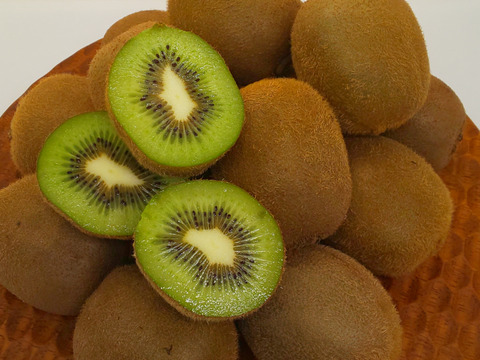 キウイフルーツ3k ビタミンたっぷり濃く甘く山の辺の果実！！追熟すみ