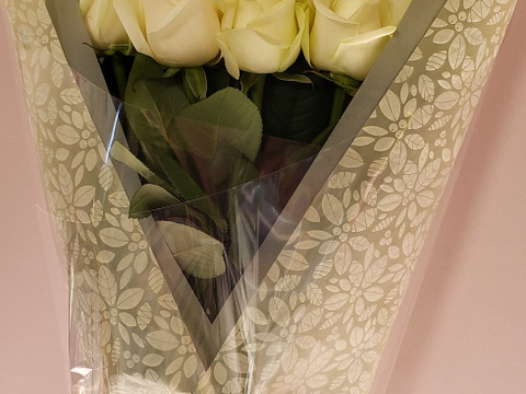 【白バラ20本花束】法要やご命日に【お供えのバラ】想いに寄り添う淡く清楚な花束を（贈答用ラッピング）