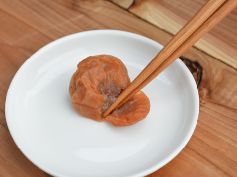 【無添加】天日塩だけで漬けた昔ながらのすっぱい三年熟成梅干し1kg /完熟南高梅