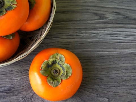 【樹上完熟】南国土佐 完熟蜜柿２ｋｇ（１０～１４玉）ご家庭用 農薬不使用 自然栽培 四万十産