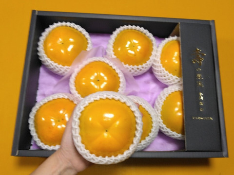 甘くて美味しい『輝太郎柿』 ４Ｌ・８個 ・２.4kg　化粧箱入り