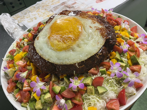 ズッシリ！鶏卵30個分の大きさのオーストリッチ（ダチョウ）のたまご（食用・1.2～1.5Kg前後）