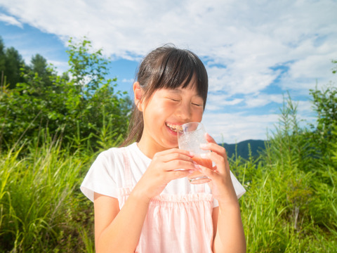 【子どもが喜ぶ夏イチゴ】と【濃厚!! 夏イチゴの甘酒『苺姫 無垢』】のセット!!  お歳暮・お祝い・お誕生日にオススメ