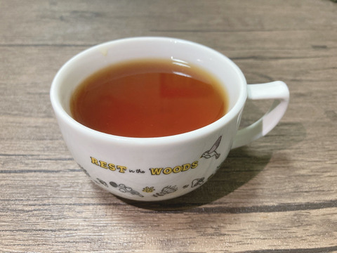 四万十川源流のまち愛媛県松野町の一番茶を手摘みで収穫
日本が誇る品種「やぶきた」で作った国産紅茶（５袋）
