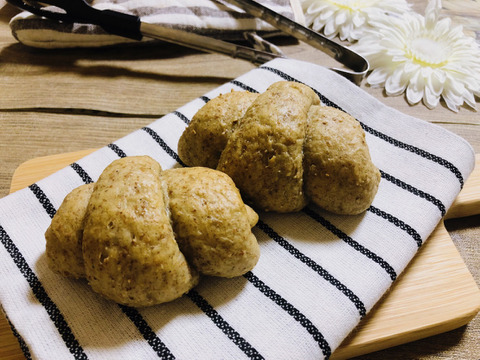もっちもち！熊本県特産「森のくまさん」を使用した大きめ玄米ロールパン5個！！
