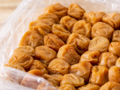 【無添加】天日塩だけで漬けた昔ながらのすっぱい三年熟成梅干し1kg /完熟南高梅