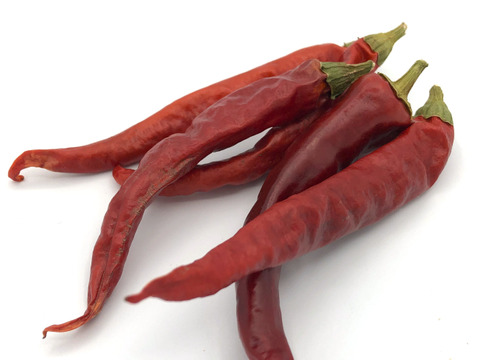 【自然栽培】の赤とうがらしを天日干しし、最後に機械乾燥で仕上げた乾燥赤とうがらし（10g）