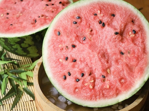 リピーター増加中！シャリジュワッ
大玉すいか(8kg〜9kg)