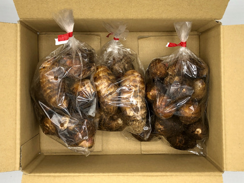 ヌメリはやや控えめでホクホクした食感のサトイモ『赤芽大吉』400g×3袋