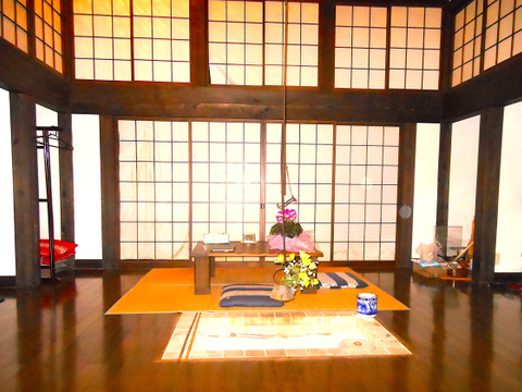 新潟産米の品種で【こしひかり】1㎏×4袋と【恋の予感】300ｇ×1袋のどちらも品種登録のお米です、合計5袋で4.3㎏のお米のセットです