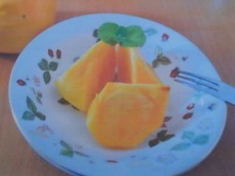 甘柿『輝太郎柿』甘くて美味しい 　サイズ４Ｌ・５個 ・１.55kg以上 白箱入り