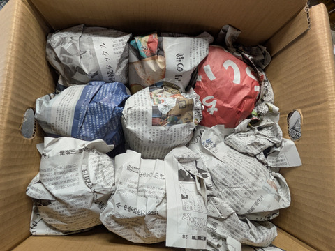 キウイ、リンゴ、ラ・フランスの箱詰め