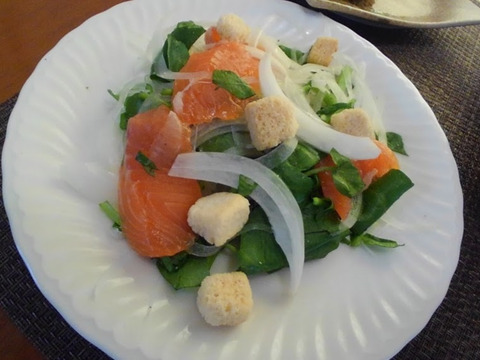 山口養魚場詰め合わせ６点セット (サーモンフィレ 2枚 フレーク 100g 1袋 筋子 塩漬け 150g 1パック ニジマス 卵 醤油漬け 100g 1パック 頭ハラスの燻製 2パック 棒寿司1本)