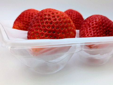 ジュワ～と果汁！贈答用！完熟とちあいか！やさしく苺を包むゆりカーゴ梱包！今話題の甘さが際立つ品種です！
約270g×2パック