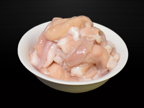 【得セット】冬は鍋で暖まろう！もつ鍋セット（４～５人前）［ 小腸300g×２P＆ちゃんぽん麺２袋＆特製スープ＆にんにくスライス＆唐辛子］鹿児島県 黒毛和牛 ホルモン ［ グルメ ］