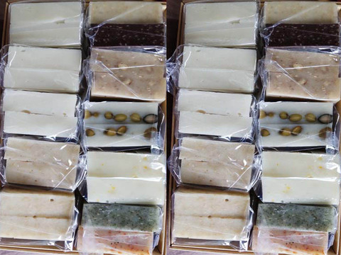 手づくり切りもちセット桜：新潟産こがねもちを時間をかけて蒸して搗いた本格的な切りもちと、味もちが入ったセット