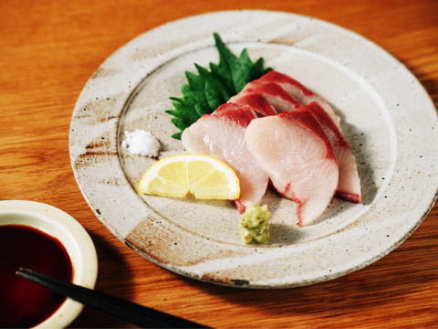 【鹿児島産ぶり】1.0kg以上 冷蔵・ぶり皮無ロイン（背腹計2ｐ）