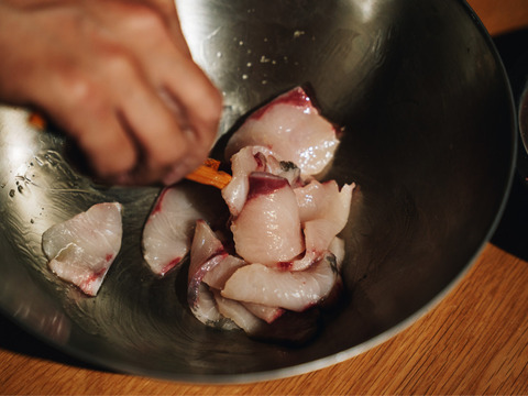 【鹿児島産ぶり】約2.2kg 冷凍・ぶり１尾セット（皮無ロイン1.8kg、カマ2p）