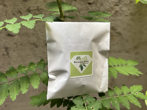 数少ない限定品。"Sansyo Jade" ミル容器入り1本と詰替1個のセット！赤山椒とは似て非なる風味を感じてください。