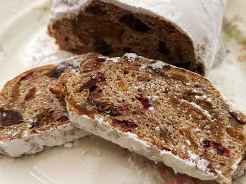 【クリスマス時期限定：12月19日(金)発送】自家製自然栽培ドライフルーツたっぷりの『里山ペイザンヌシュトーレン』