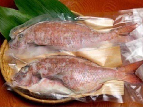 【お祝い、お食い初めに】しっとりジューシー 丸ごと一匹蒸し焼き鯛(500g)