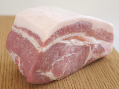 放牧デュロック純粋種「やまの華豚」精肉お任せ1kg＋きざみウデベーコン3個 デュロック豚 放牧豚