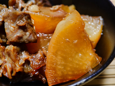 【数量限定品】兵庫県産黒毛和牛（経産牛）「赤身肉付の牛すじ肉（煮込み用）500g/パック×２」