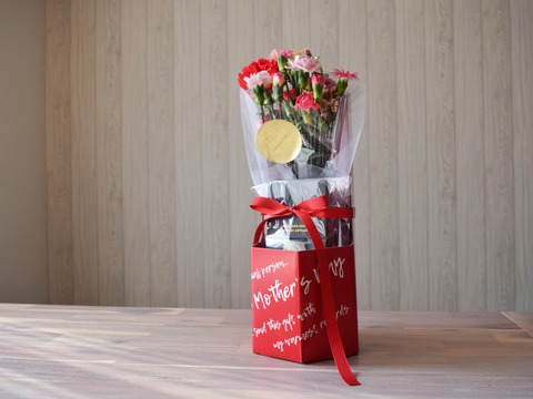 【母の日ギフト】かわいい花瓶とカーネーション花束のギフト💐