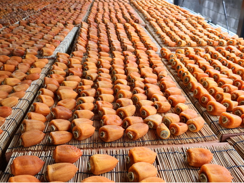 秀品＋ワケあり混合！甲州百目柿『枯露柿』（総重量1.5㎏・一袋300g×5ｐ）おまけ付