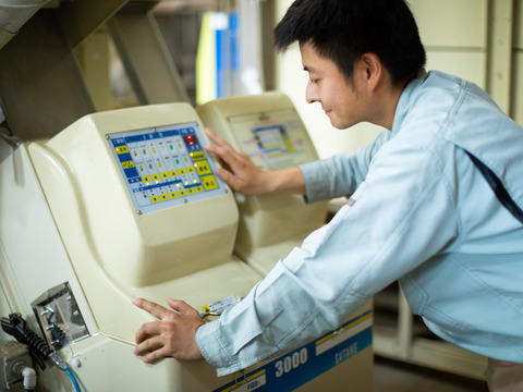 コウノトリ舞いおりるコシヒカリ 特別栽培米 六方銀米 玄米 5ｋｇ