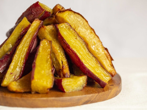 【冬ギフト】濃厚な甘さ。もっちり食感！
熟成やきいもの皮付き「生ほしいも」　1㎏