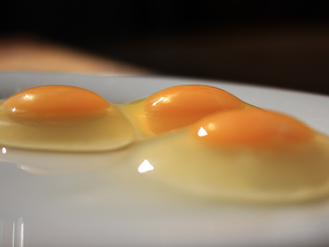 平飼い自然卵30個 白身ぷりぷり黄身はレモン色（お米と同梱可）