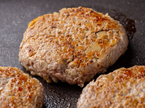 【たまさん専用ギフト】
十勝放牧黒豚　十勝名物豚丼セット（肉重量600ｇ、タレ220ｇ）＆肉汁ジュワッと無添加ハンバーグセット（150ｇ×6パック）