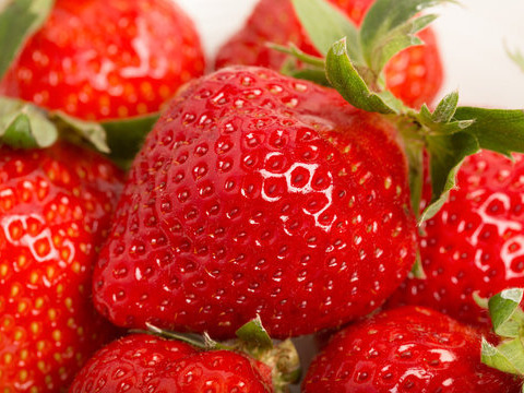 福岡県産大玉「あまおう」　８～１１玉入り約２７０g×２パック　【化粧箱でお届けします】