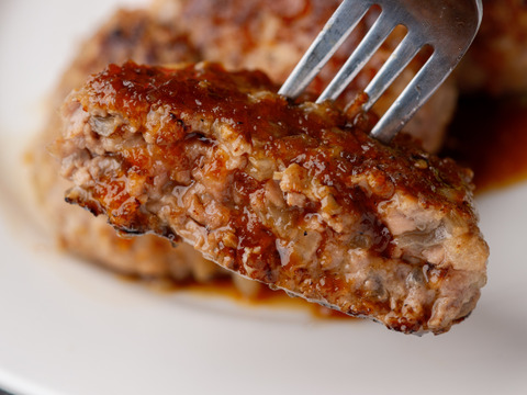 【たまさん専用ギフト】
十勝放牧黒豚　十勝名物豚丼セット（肉重量600ｇ、タレ220ｇ）＆肉汁ジュワッと無添加ハンバーグセット（150ｇ×6パック）