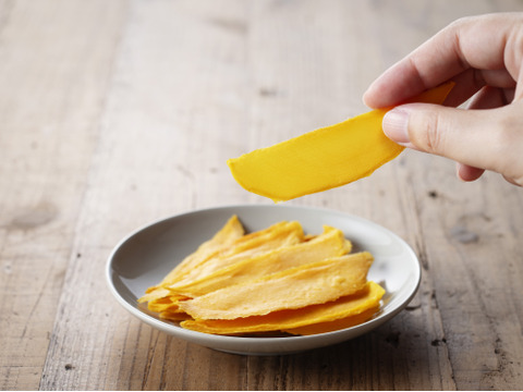 【冬ギフト】【福袋】宮崎県産✨マンゴー農家が作った完熟ドライマンゴー60g🥭原材料マンゴーのみ！！甘味凝縮！まとめ買いでお得🉐