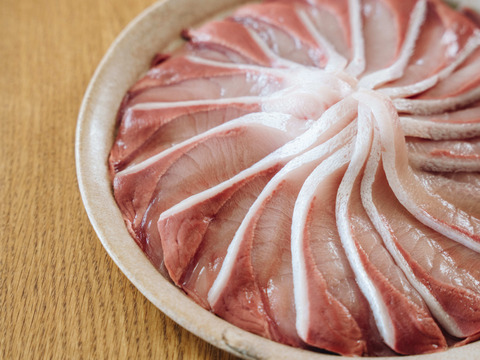 ★★準備数無くなり次第終了1,000円OFF★★【鹿児島産ぶり冷蔵】計1,000g以上（冷蔵ぶり皮無ロイン_背腹計2p)