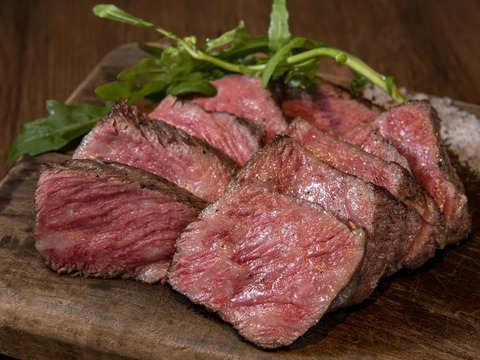 【クリスマス限定】陸マグロ（大間牛）ローストビーフ200gカットした状態でお届けします