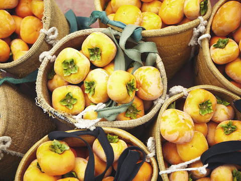 【奈良・吉野産】特別栽培たねなし柿　昔ながらの渋抜き方法で新鮮、甘い！（2Lサイズ・10ｋｇ）