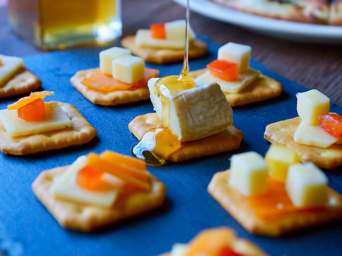 【お歳暮に！】「燻製はちみつ」と百花蜜の食べ比べギフト120g2本入り