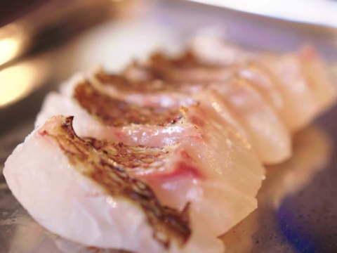 皮まで美味い！肉厚で濃厚な鯛の味を、口いっぱいに感じませんか♪＜３枚おろし・皮あり＞