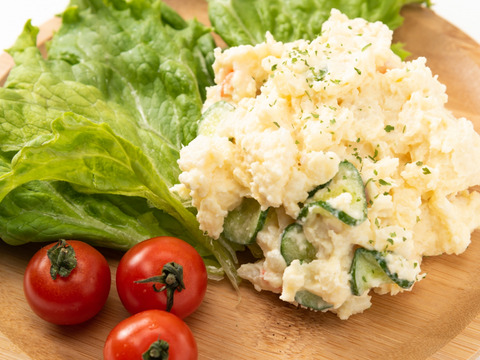 クリーミーで甘味のあるホクホクした食感がおいしい♪外皮は赤紫色でも中の果肉は鮮黄色、加熱するとホロホロと崩れやすいので、ポテサラやマッシュポテト、コロッケなどに最適なジャガイモ『アンデスレッド』2kg