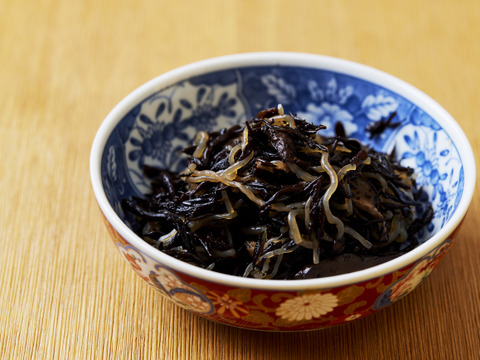 【冬ギフト】鉄釜で煮て太陽と風だけで乾燥した鉄釜ひじき80g２袋