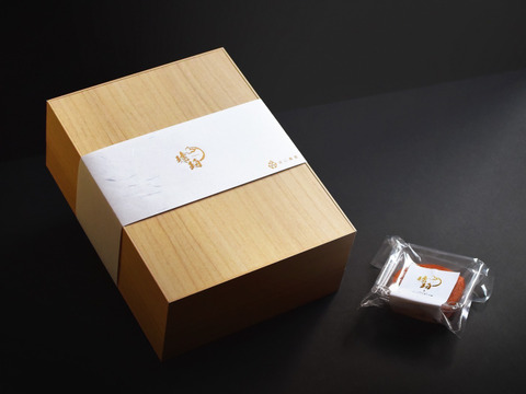 【プレミアムあんぽ柿　”琥珀”　】＜贈答用に最適！＞（秀品）大サイズ８個木箱入