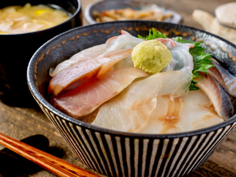 【福袋2025】醤油漬け4種（サクラマス、ホッケ、ヒラメ、サバ）と切れてる刺身5種（3D冷凍）