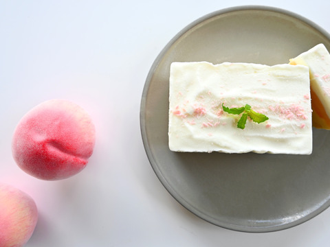 【母の日】桃農家手作りアイスケーキ　オリジナルBOX入