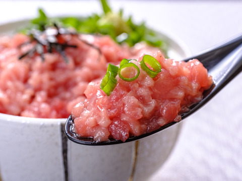 【夏ギフト】美味さ格別👌旨味爆発💥みやび鮪【赤身と粗挽きたたき計400g】赤身柵200gとたたき(ﾈｷﾞﾄﾛ)200gのセット※熨斗対応可