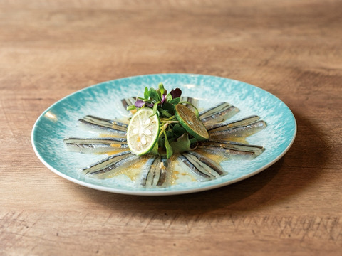 【超大手スシロー御用達】市場になかなか出回らない鮮魚『幻の甑島キビナゴ』業界初パウダースノー冷凍で最高鮮度本格刺し盛り🐟20代女性漁師が手掛ける甑島ブランド【冬ギフト】【4月下旬予約】