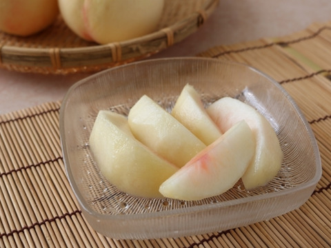 大きくて硬い桃　【おどろき】　3kg　8～14玉　8月下旬　希少な桃　収穫した日に発送　家庭用　農家直送