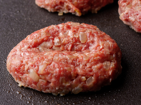 【たまさん専用ギフト】
十勝放牧黒豚　十勝名物豚丼セット（肉重量600ｇ、タレ220ｇ）＆肉汁ジュワッと無添加ハンバーグセット（150ｇ×6パック）